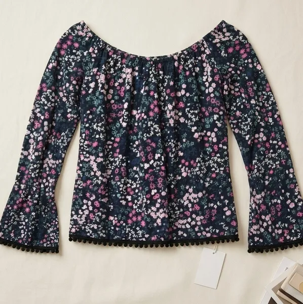 Blusa floral manga longa boca de sino