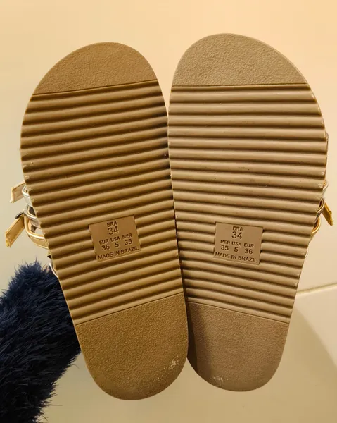 Rasteirinha kieza metalizada com tachas