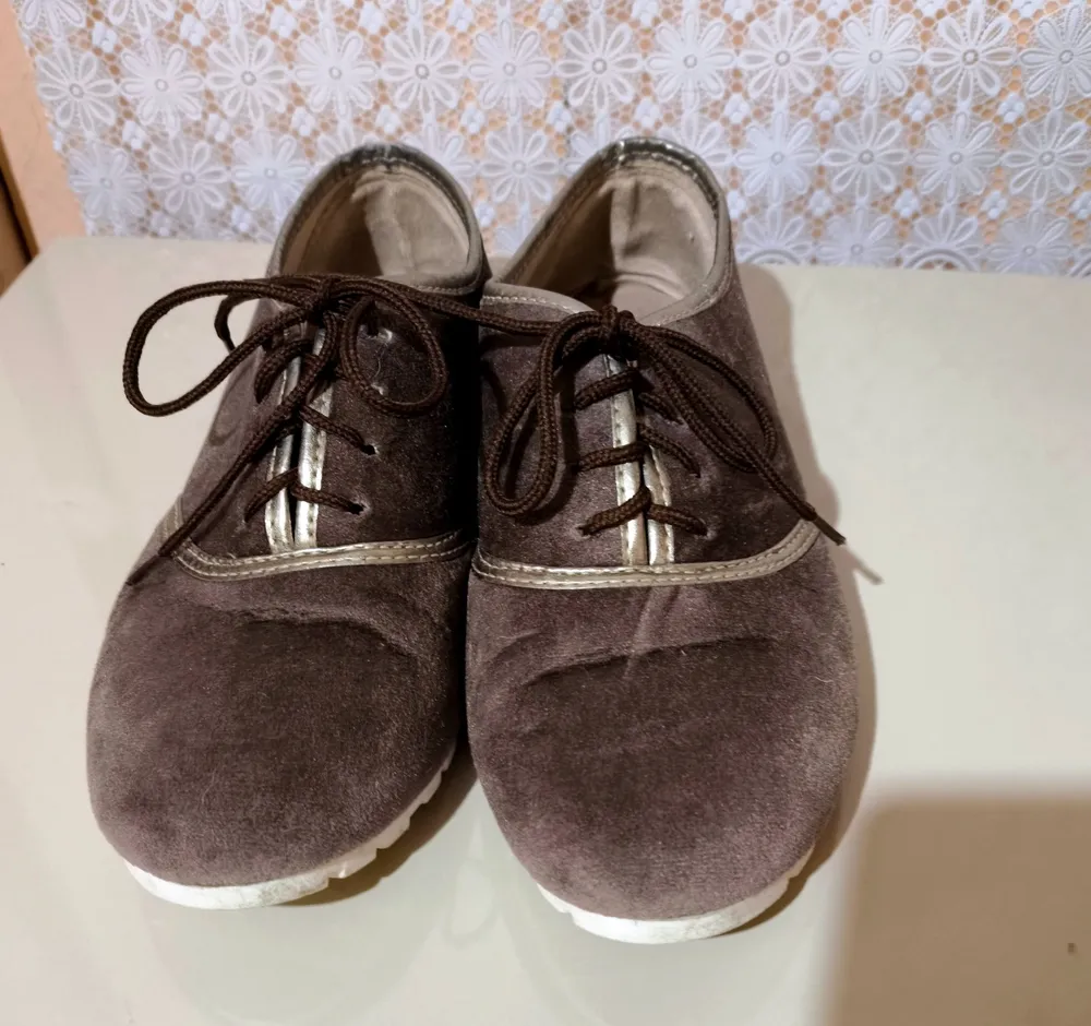 Sapato Oxford Azzaluna Veludo Lilás