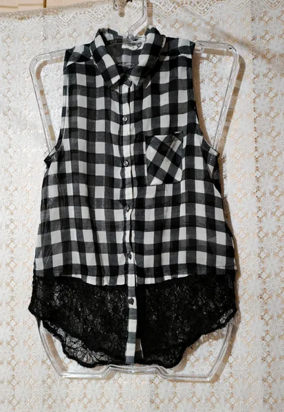 Camisa Regata Xadrez P&B com Renda  Estilo Anos 2000