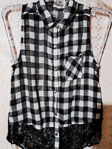 Camisa Regata Xadrez P&B com Renda  Estilo Anos 2000