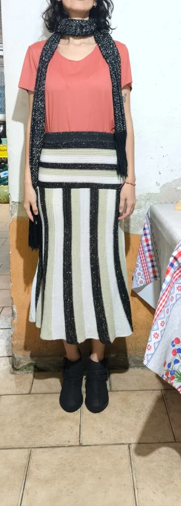 Saia midi p estilo sereia