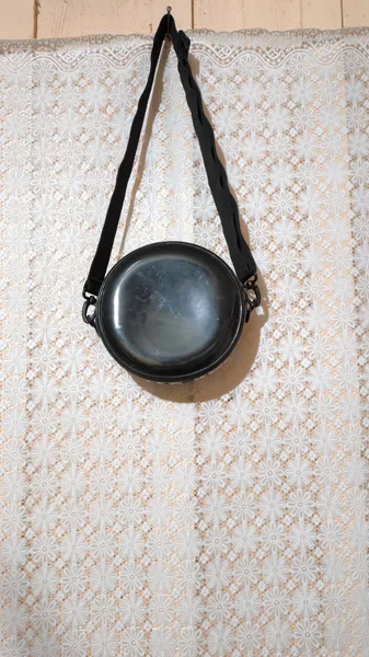 Bolsa Petite Jolie preta redonda