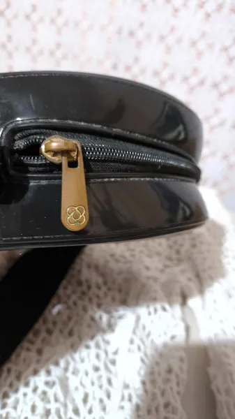 Bolsa Petite Jolie preta redonda