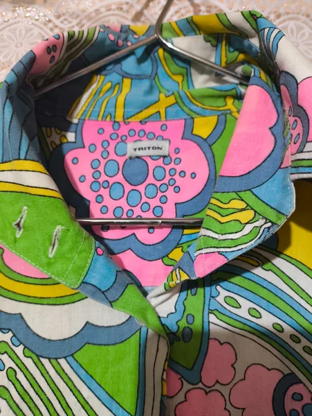 Camisa triton feminina estampada colorida vintage