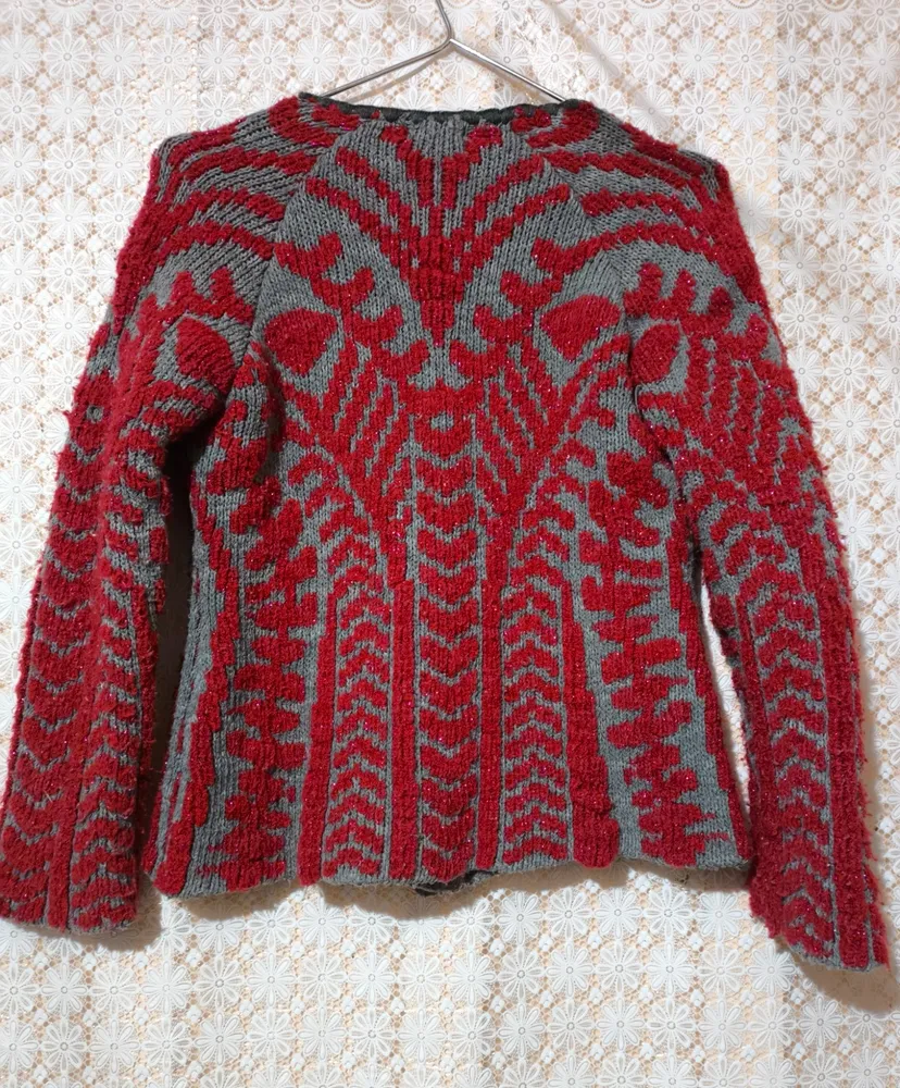 Cardigan de tricot vintage cinza e vermelho