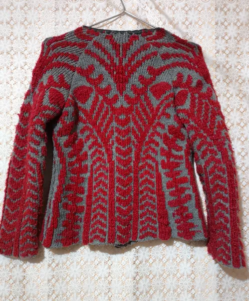 Cardigan de tricot vintage cinza e vermelho