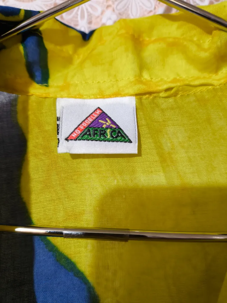 Camisa amarela estampada áfrica
