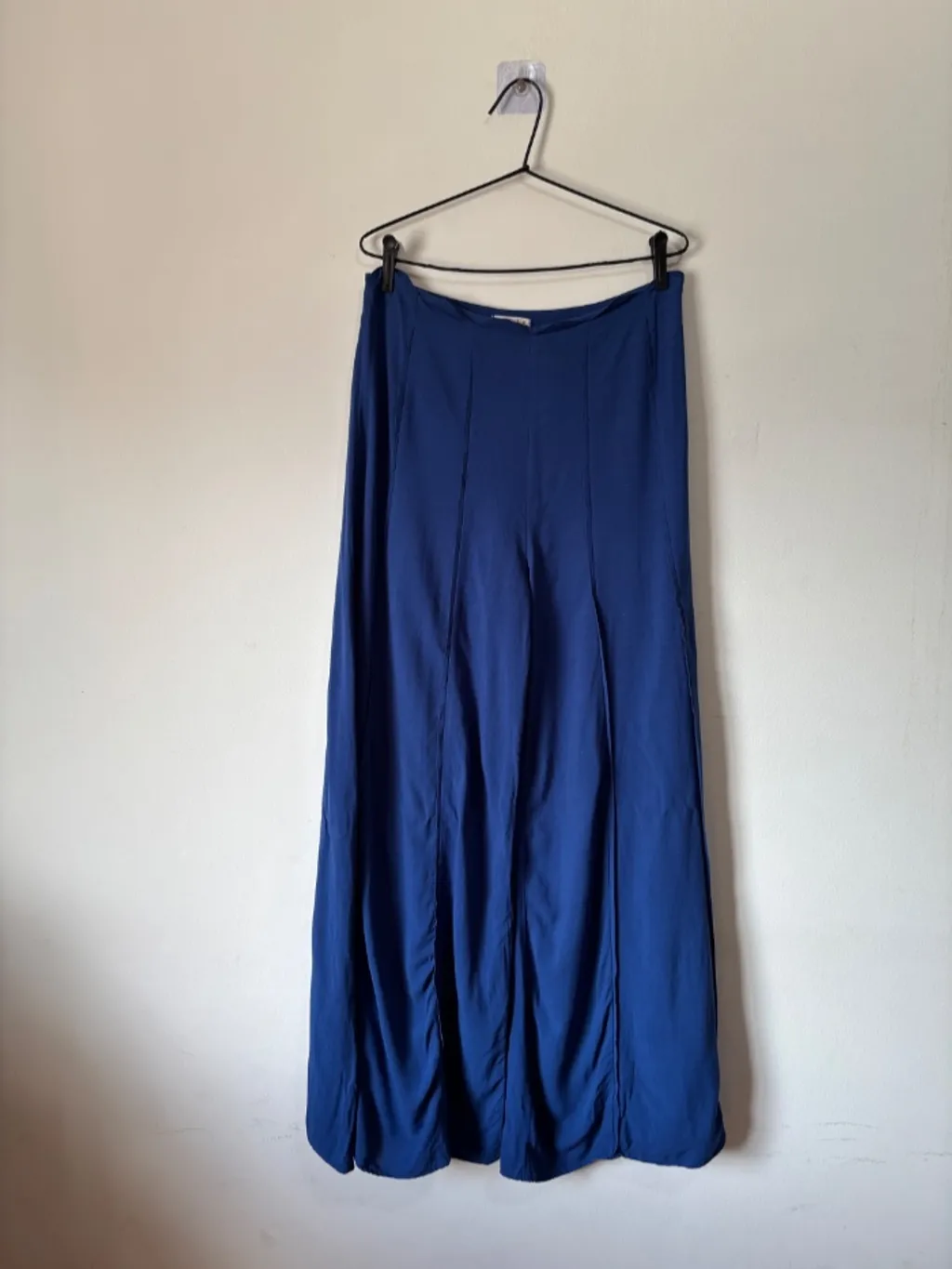 calça pantalona azul, da Laguna