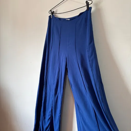 calça pantalona azul, da Laguna