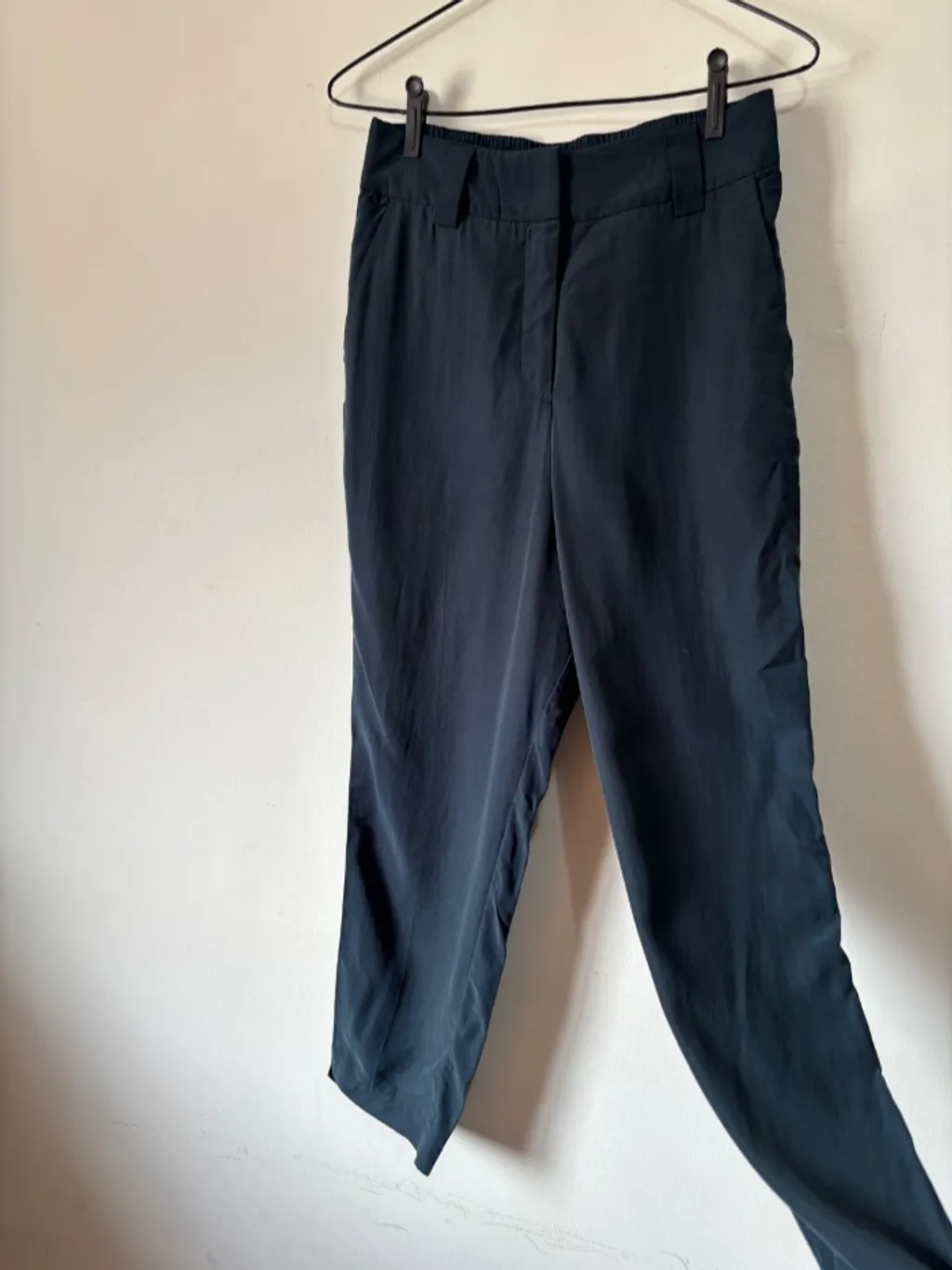 calça azul, da MTWTFSS Weekday