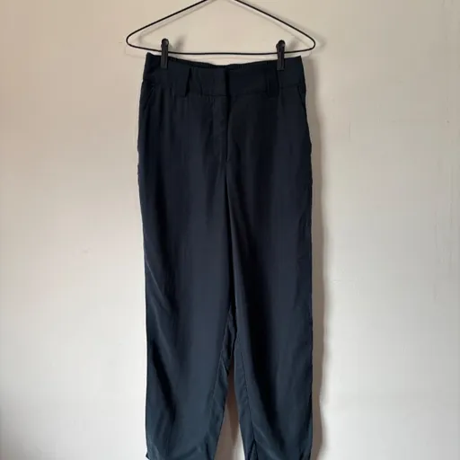 calça azul, da MTWTFSS Weekday