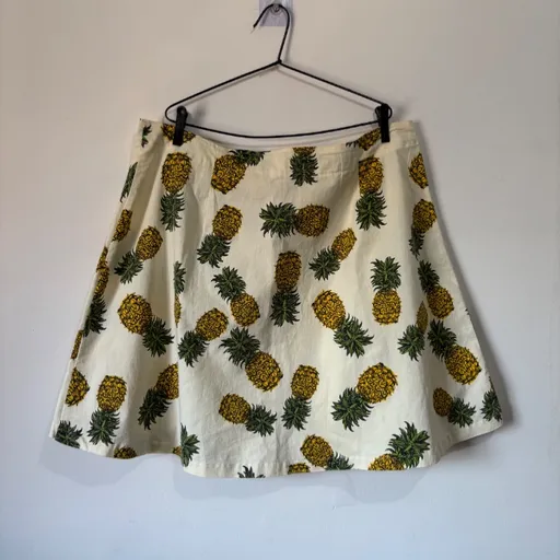 saia com estampas de abacaxi