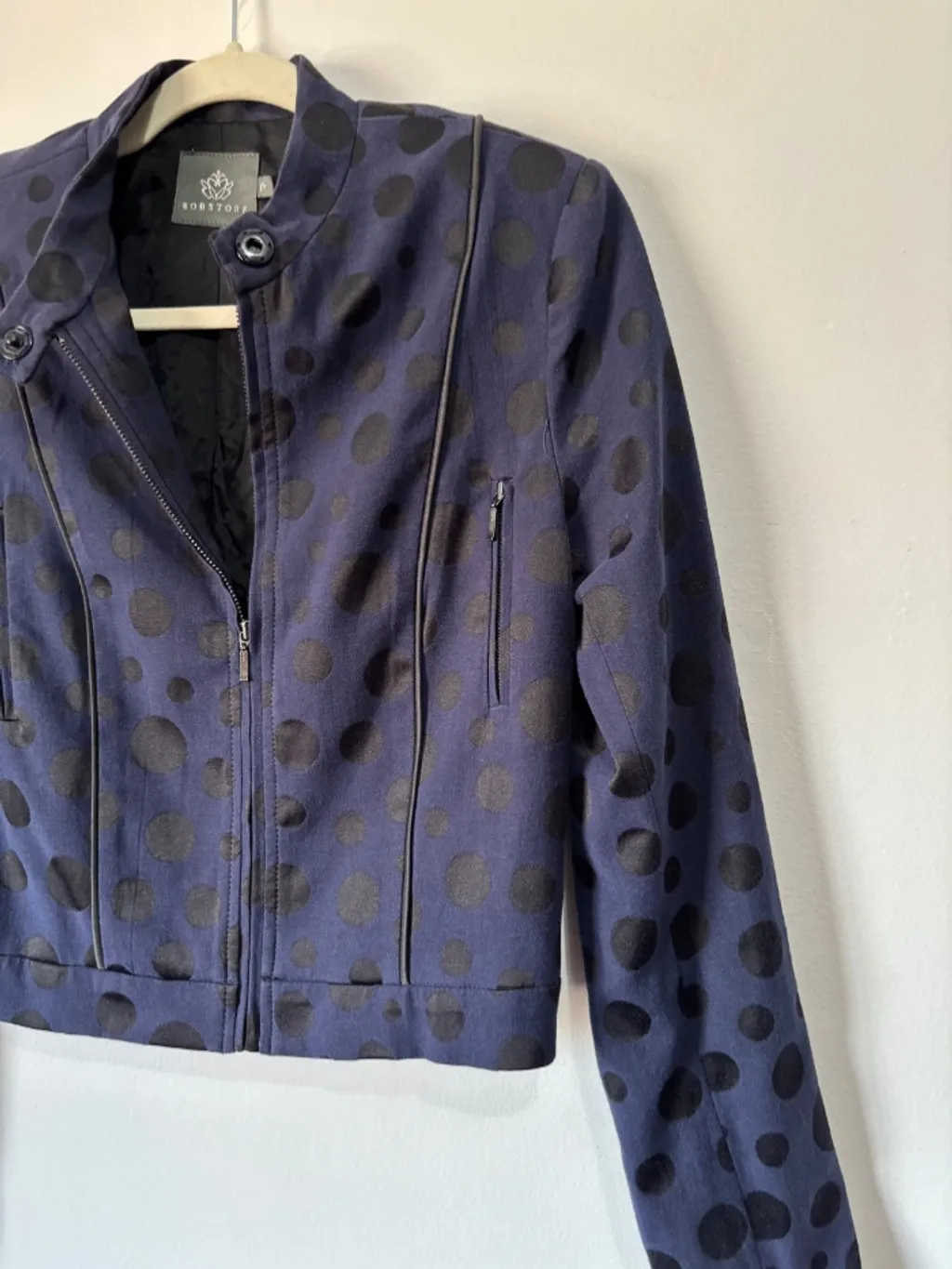 jaqueta azul com estampa de poa, da bobstore