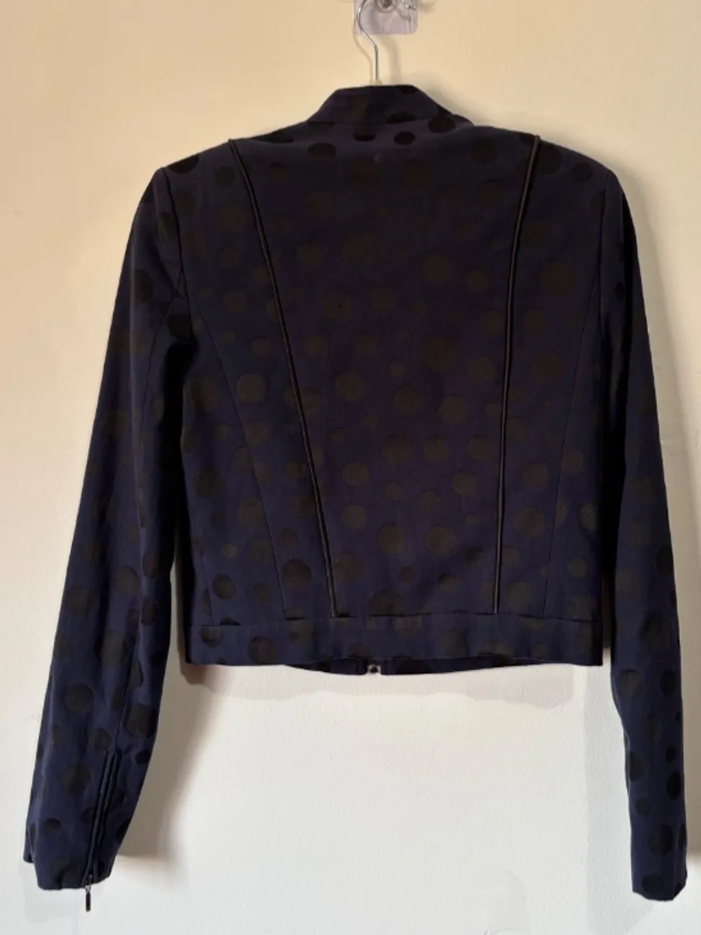 jaqueta azul com estampa de poa, da bobstore