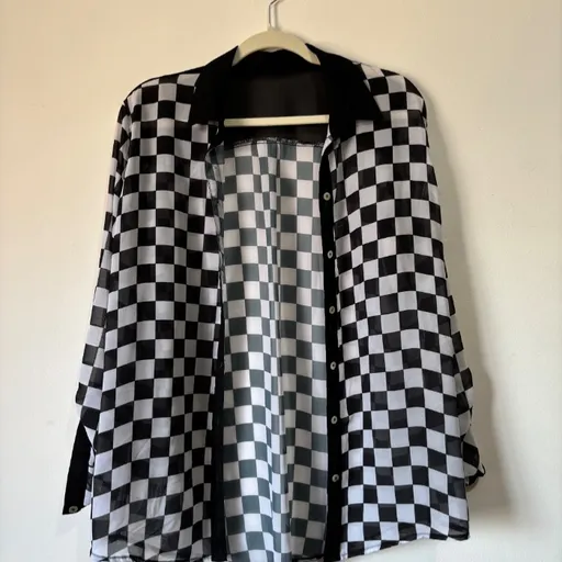 Camisa xadrez preta e branca