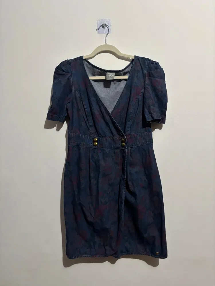 vestido jeans com estampa floral, da hering