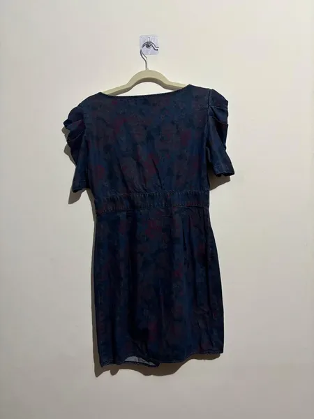 vestido jeans com estampa floral, da hering