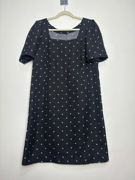 vestido preto de poa