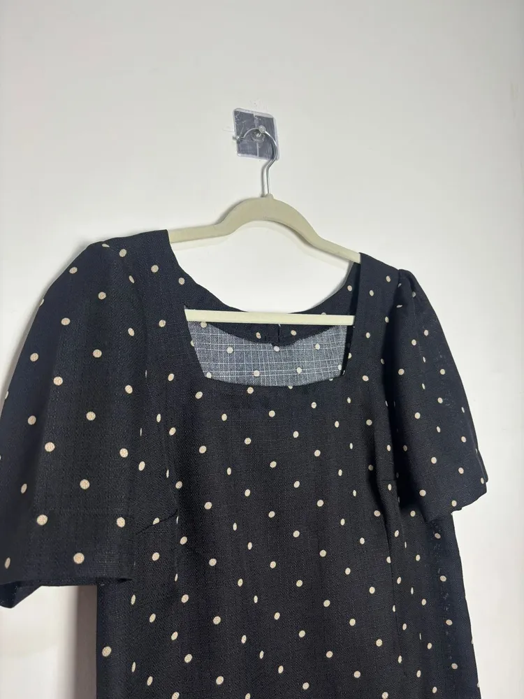 vestido preto de poa