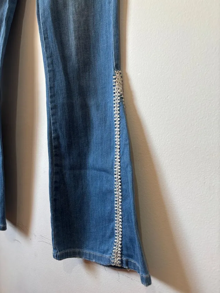 calça jeans flare, da daslu