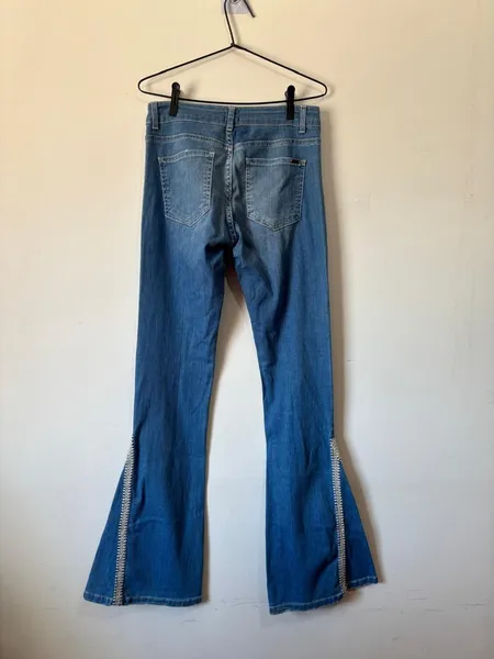 calça jeans flare, da daslu