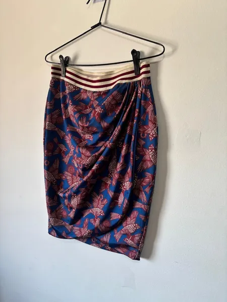 saia envelope curta estampada, da zara