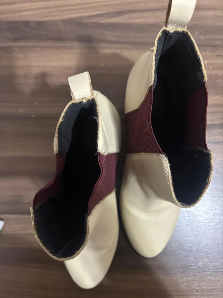 bota bege e vinho, da inbox