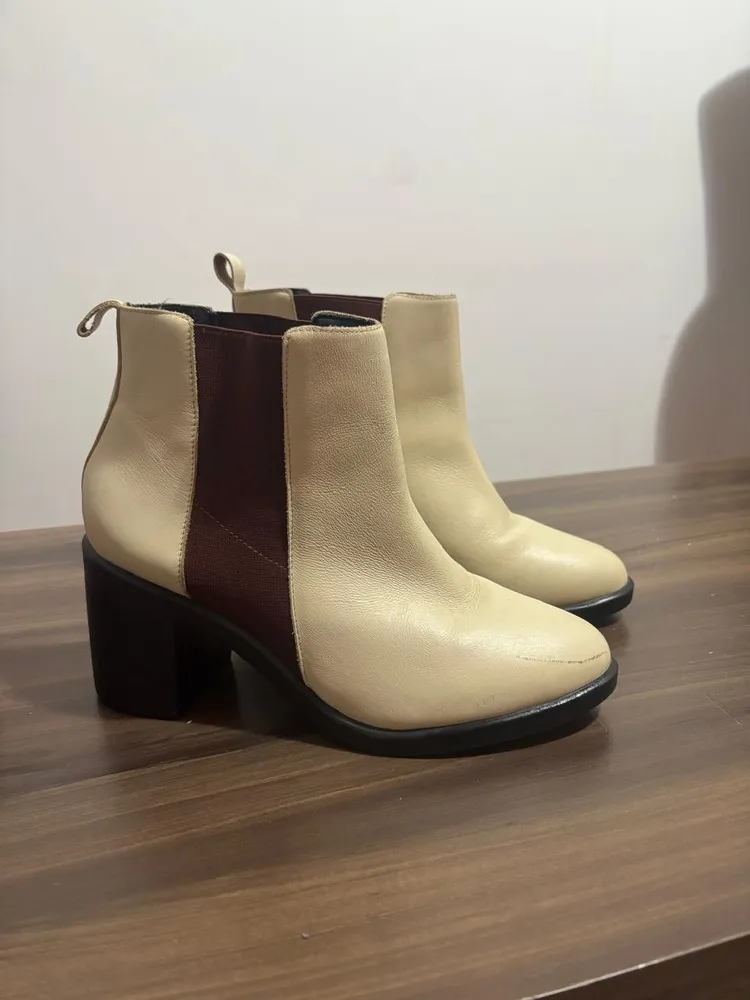 bota bege e vinho, da inbox
