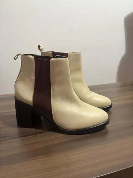 bota bege e vinho, da inbox