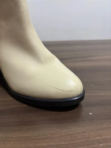 bota bege e vinho, da inbox