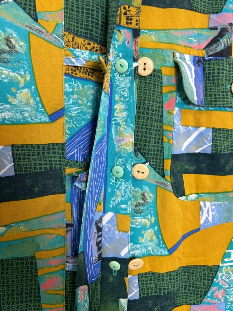 camisa vintage com estampa geométrica