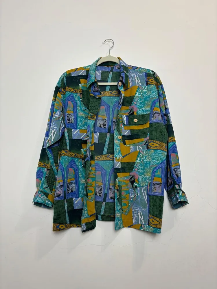 camisa vintage com estampa geométrica