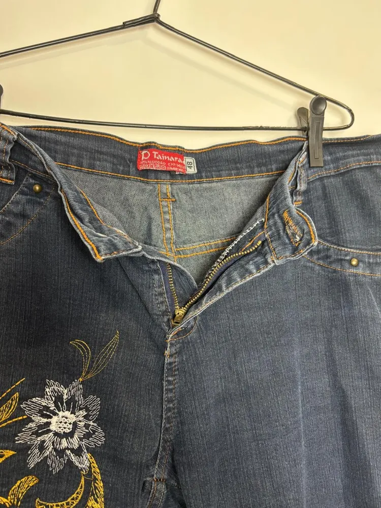 calça capri jeans bordada