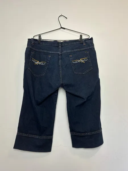 calça capri jeans bordada