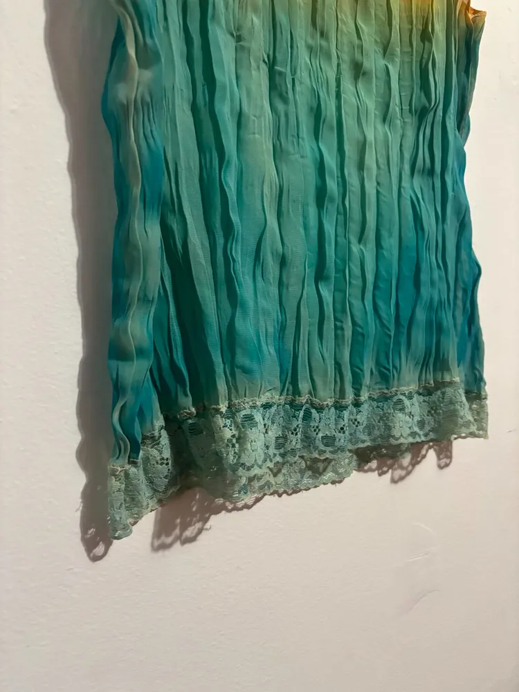 regata em degrade de amarelo e verde, estilo boho