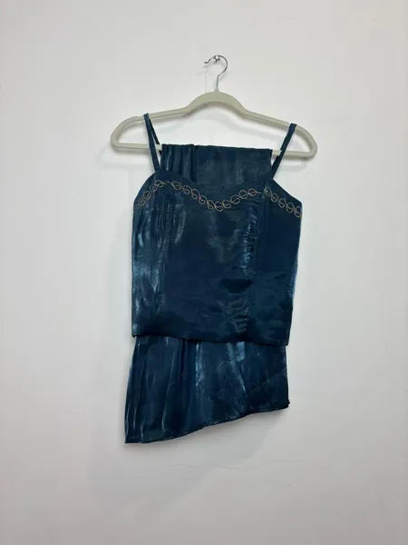 conjunto vintage azul escuro, de regata e saia