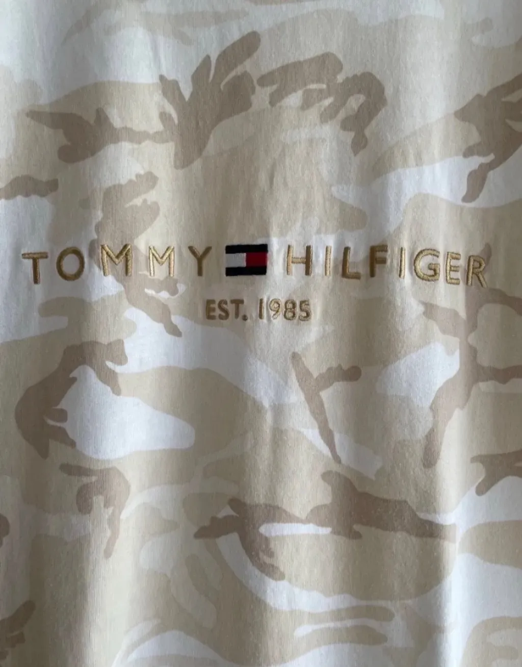 camiseta mesclada Tommy Hilfiger novíssima tam EG