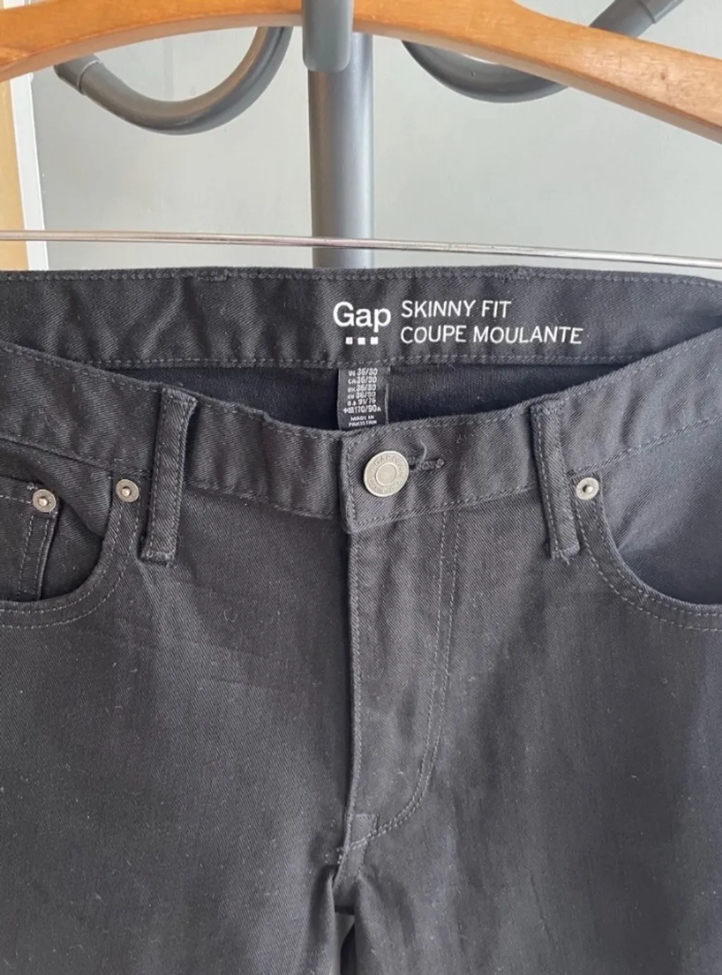 Calça de sarja , skinny fit preta - Gap Tam - 44