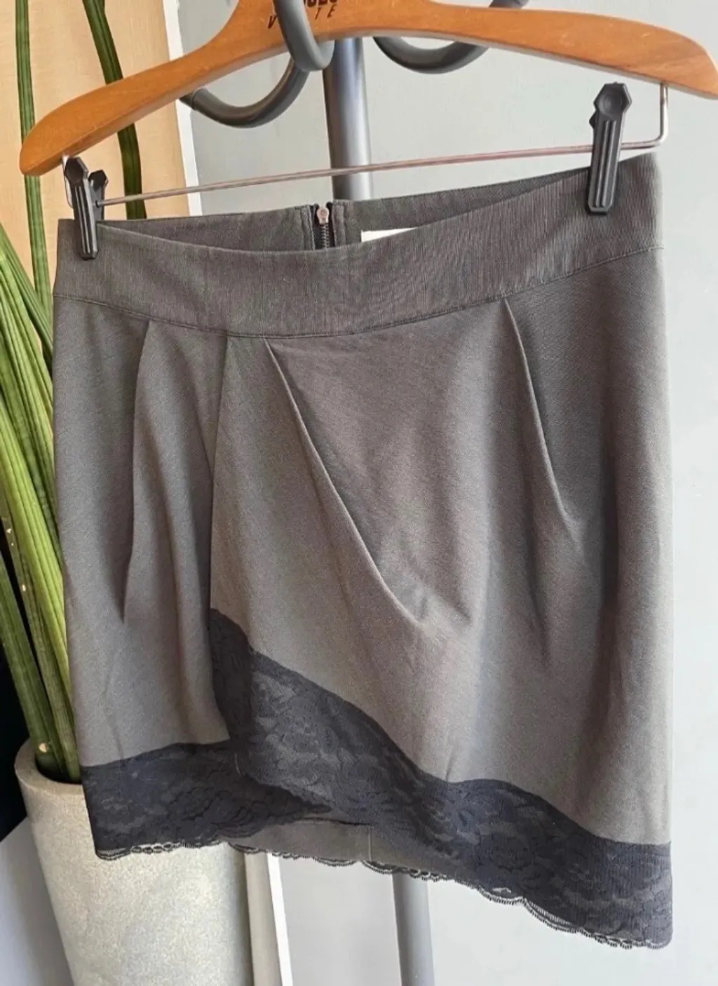 Saia de pregas com barrado em renda - Canal - Tam - M