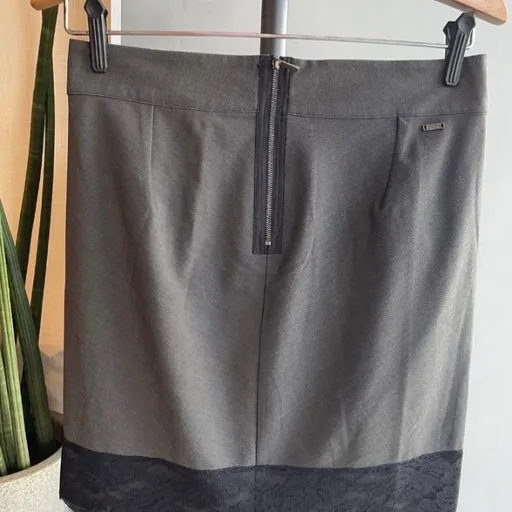 Saia de pregas com barrado em renda - Canal - Tam - M