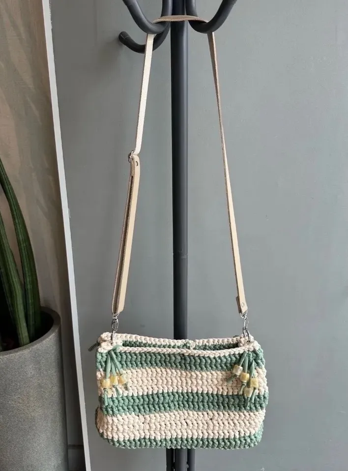 bolsa artesanal crochê verde e cru