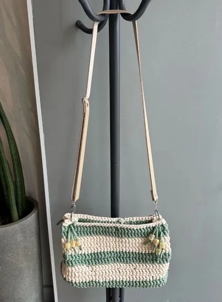 bolsa artesanal crochê verde e cru