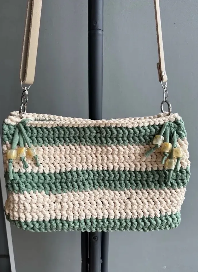 bolsa artesanal crochê verde e cru