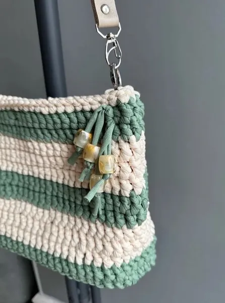 bolsa artesanal crochê verde e cru