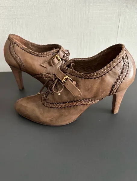 sapato de couro, Arezzo, tam 39