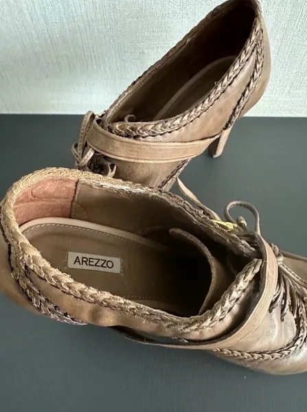 sapato de couro, Arezzo, tam 39