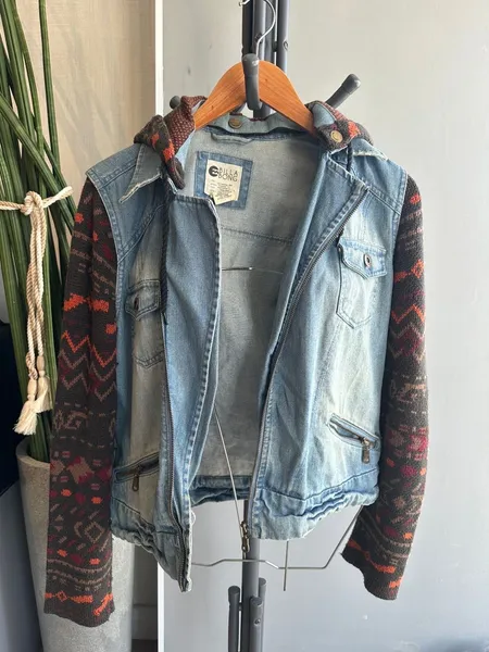 jaqueta jeans com capauz e mangas em lã BILLABONG tam g
