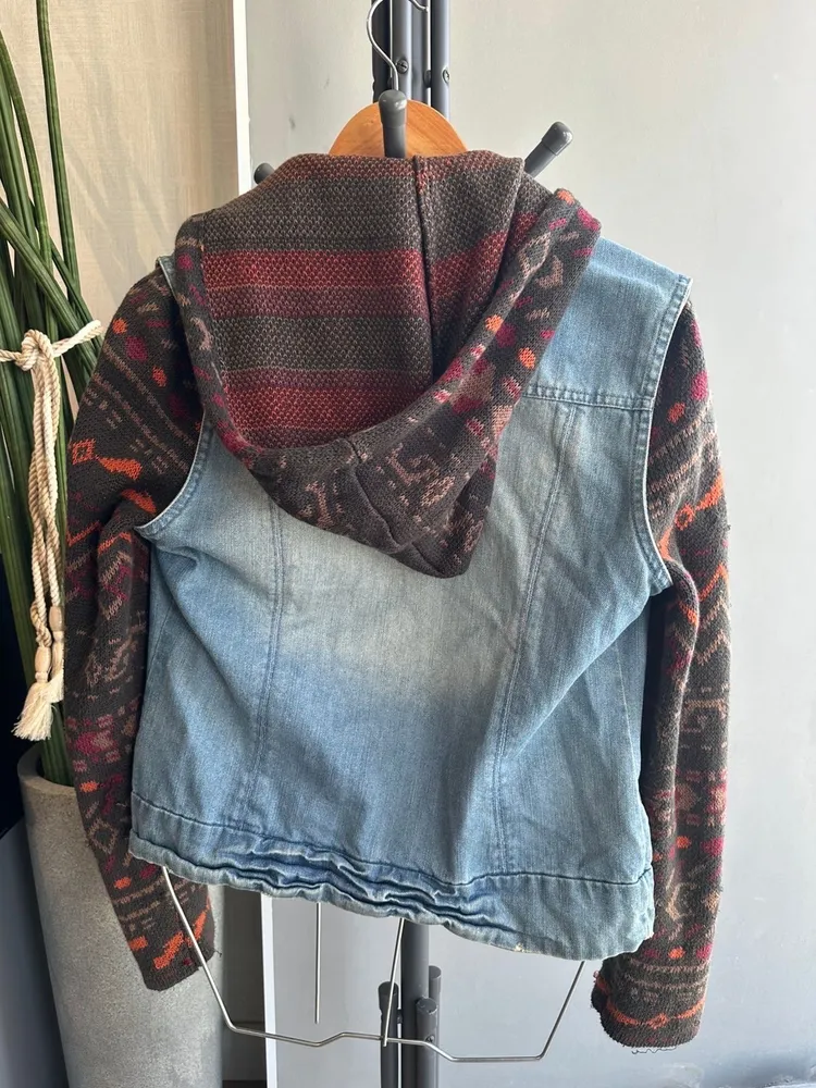 jaqueta jeans com capauz e mangas em lã BILLABONG tam g