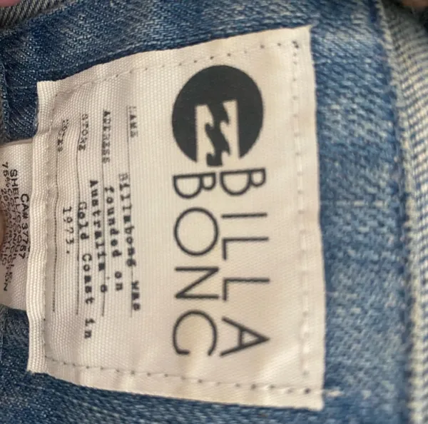 jaqueta jeans com capauz e mangas em lã BILLABONG tam g